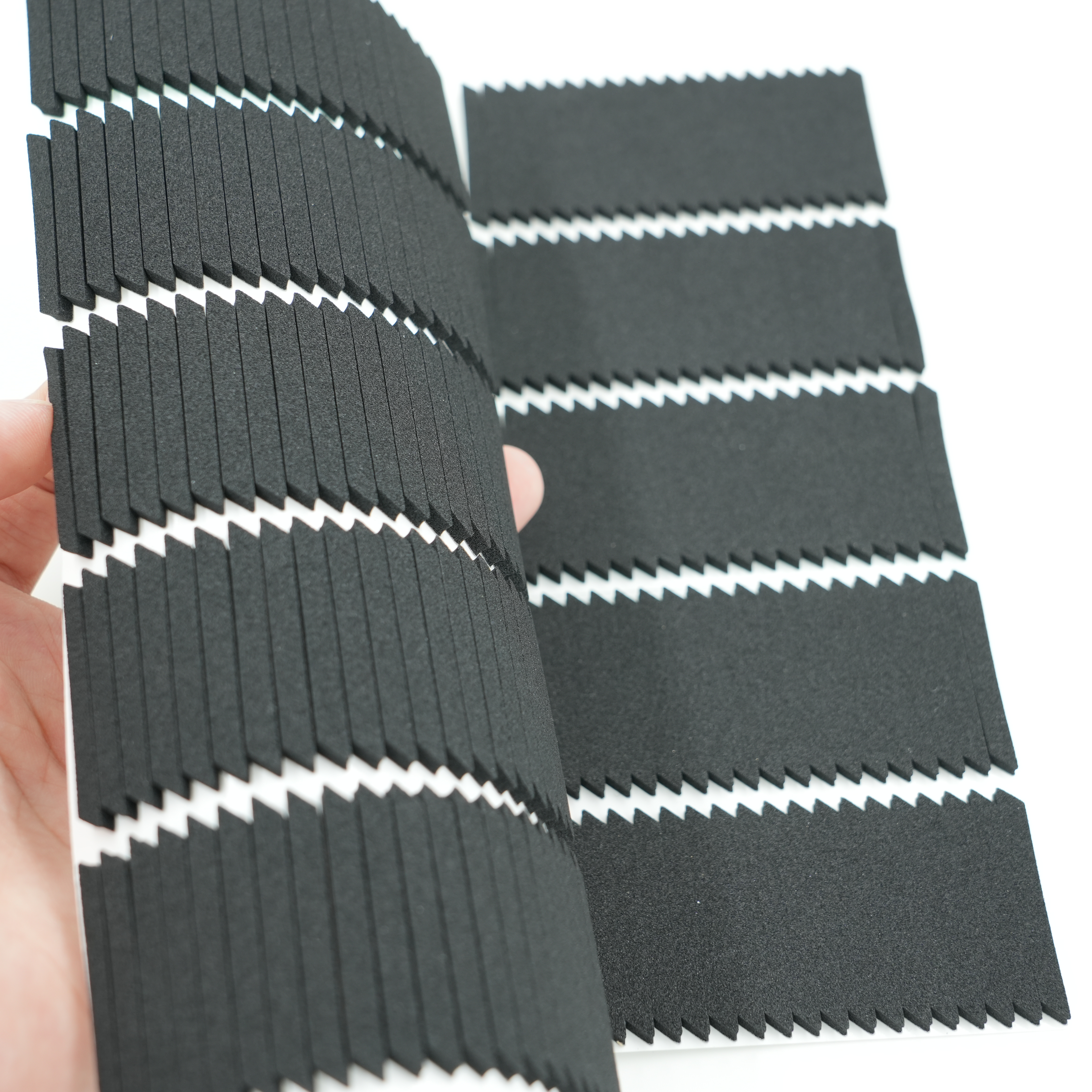 Φύλλα αφρού κλειστών κυψελών EPDM για απόσβεση κραδασμών και πλήρωση κενών σε εφαρμογές αυτοκινήτων